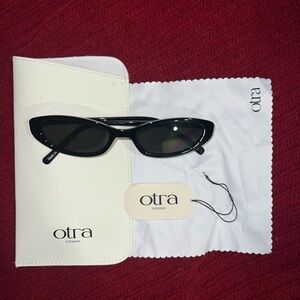 Sleek Black Rectangular Sunglasses with Dark Tinted Lenses